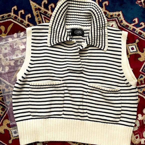 SOLD Cropped sweater top - Picture 5 of 5